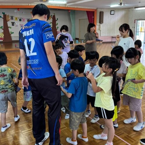 「選手は背も高いですし、子どもたちからの人気はありますね」と北さん