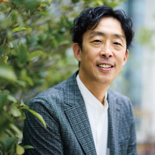 田舎暮らしの本のインタビューを受ける北村有起哉さん