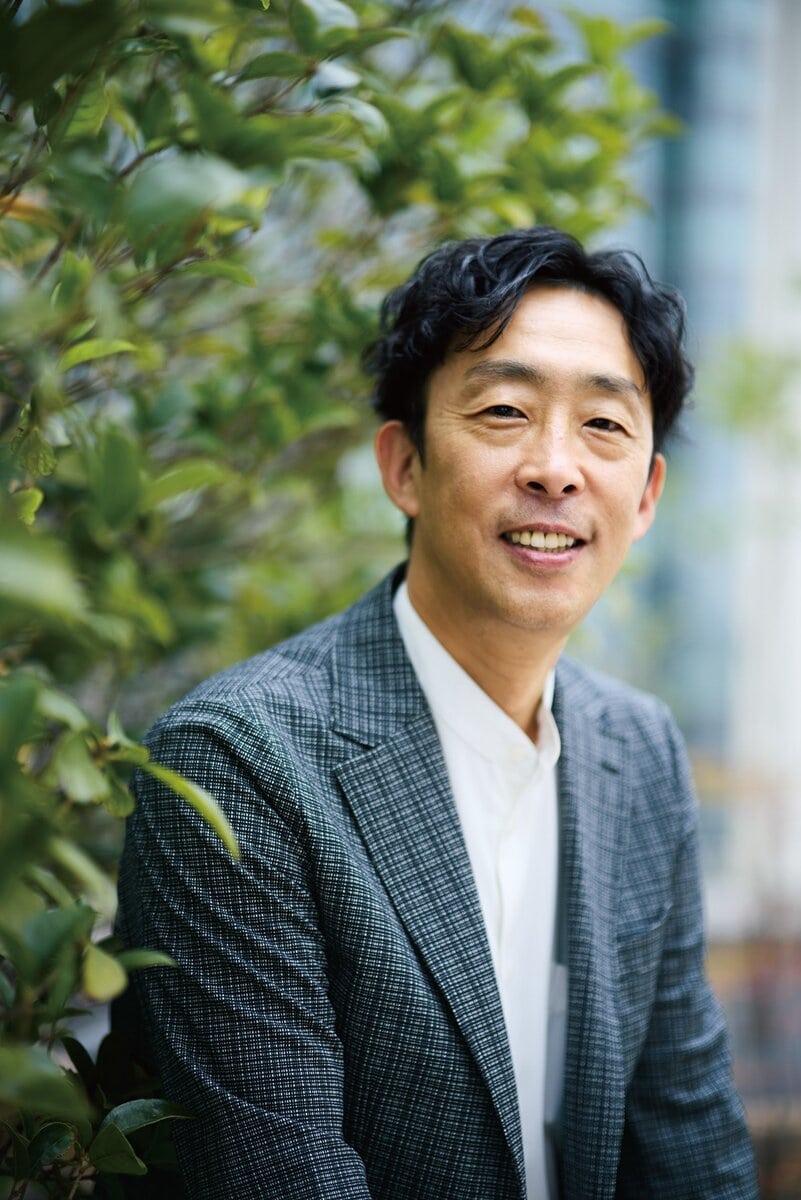 田舎暮らしの本のインタビューを受ける北村有起哉さん