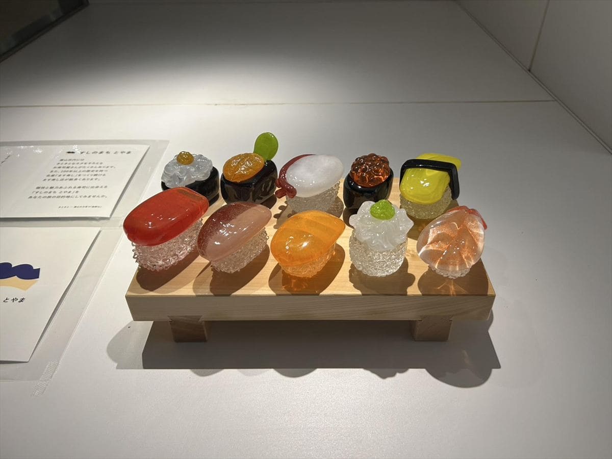 富山県富山市で話題の「ガラス細工寿司」。