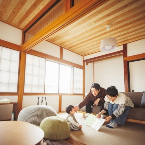 無印良品が手がけた快適な空間に滞在。遊佐町産のお米1kgプレゼントや交通費補助制度（1人当たり 3万円）もある。／山形県遊佐町