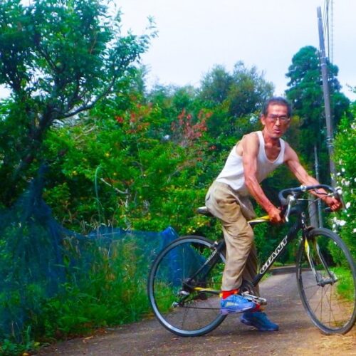 朝食前の運動は朝の気分でランニングor自転車。冒頭、「自分が何者かなんて考えたことはない、独りで何かに熱中し、生きているのが辛いなどと思ったことはない・・・」そう書いた。何かに熱中、その1つが17歳で始めた自転車。