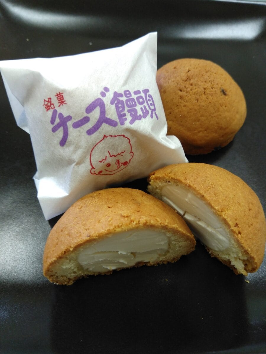 宮崎県のご当地お菓子「チーズ饅頭」。