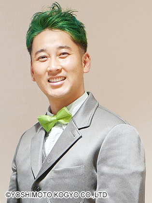 戸波雄輔。「嫁恐竜」のボケ担当。宮崎県でよしもと住みます芸人として活動中。