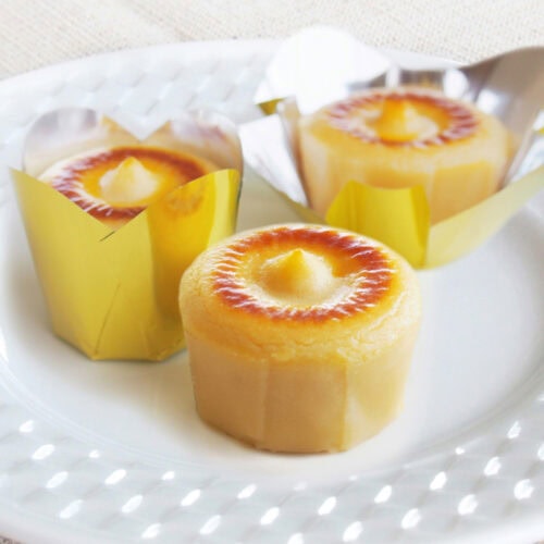 鹿児島県のご当地お菓子「唐芋レアケーキ ラブリー」。