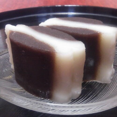 宮崎県のご当地お菓子「鯨ようかん」。