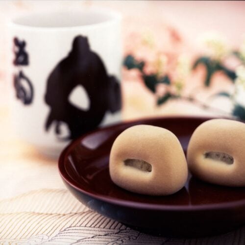 香川県のご当地お菓子「名物かまど」。