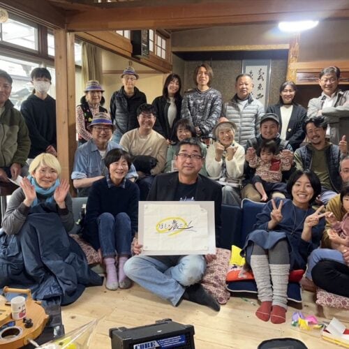 農と音を楽しむ民泊「鬼の巣」のオープニング記念に集まった人たち