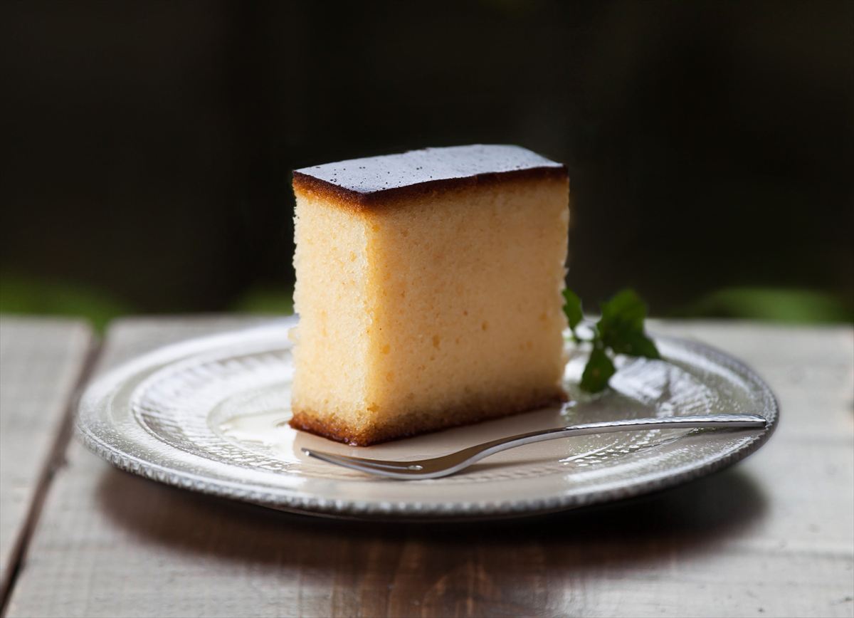 広島県のご当地お菓子「洋酒ケーキ」。