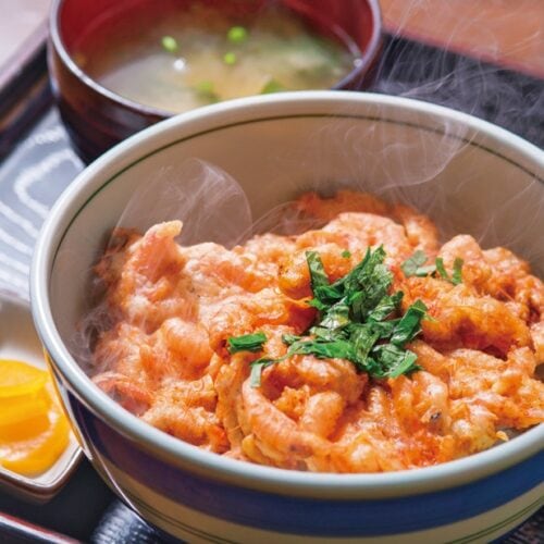 「岬かき揚げ丼」（写真）や「豊後高田そば」などのご当地グルメも充実。／大分県豊後高田市