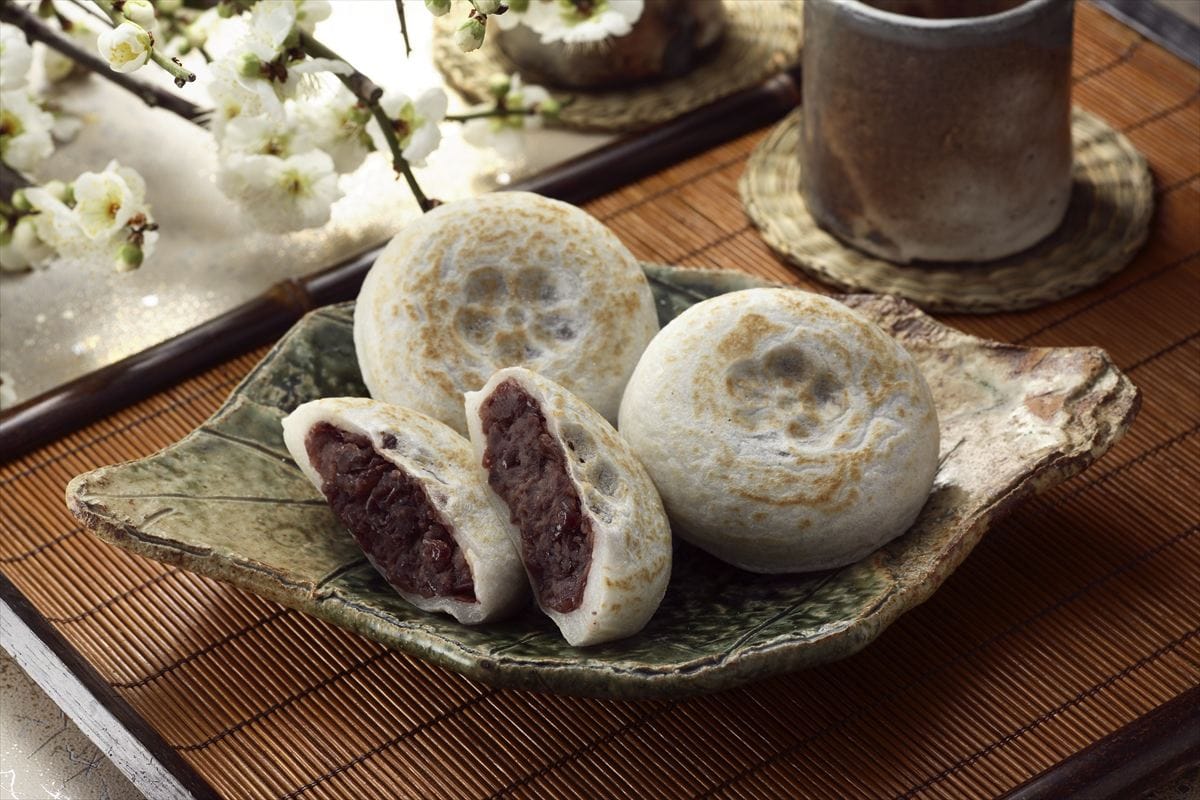 福岡県のご当地お菓子「梅ヶ枝餅」。