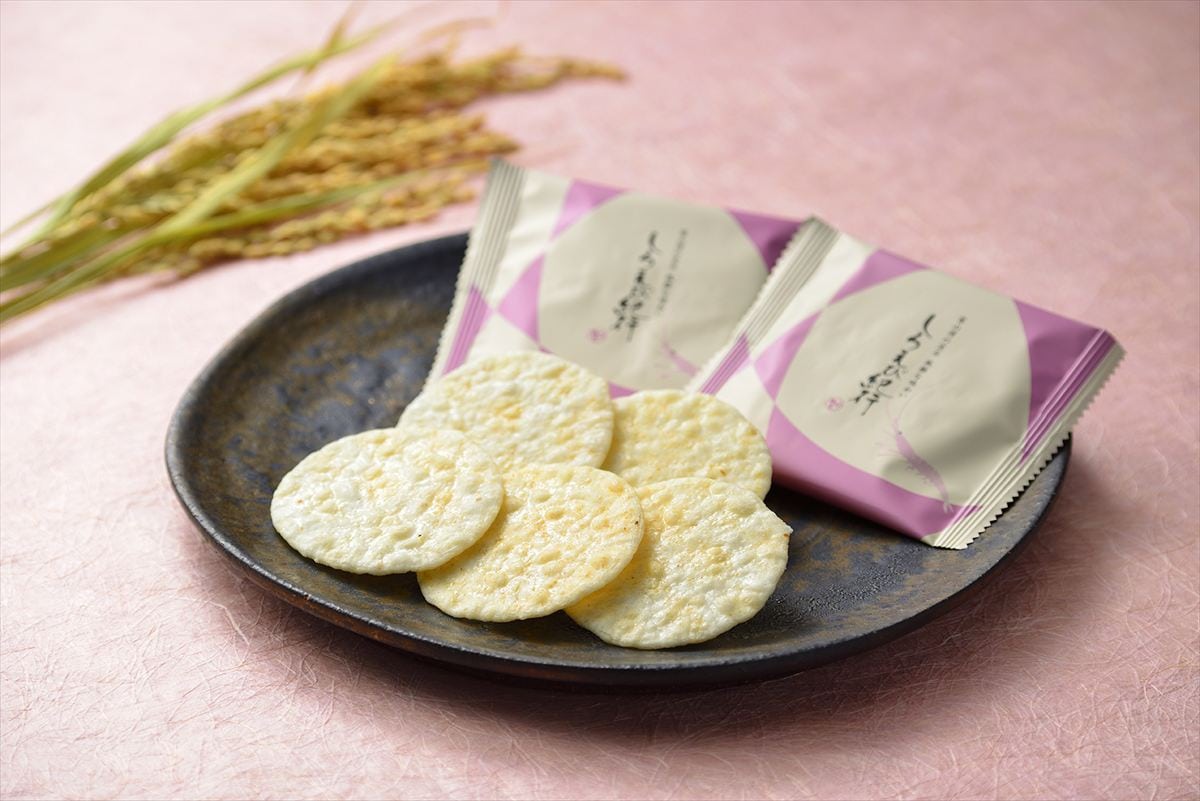 富山県のご当地お菓子「しろえび紀行」。