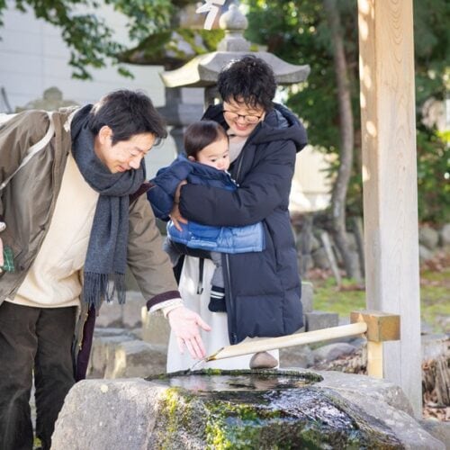町内のいたるところで湧水を汲むことができる。湧水で遊佐産のお米を炊くと、おいしさに感動する人が続出だとか。／山形県遊佐町