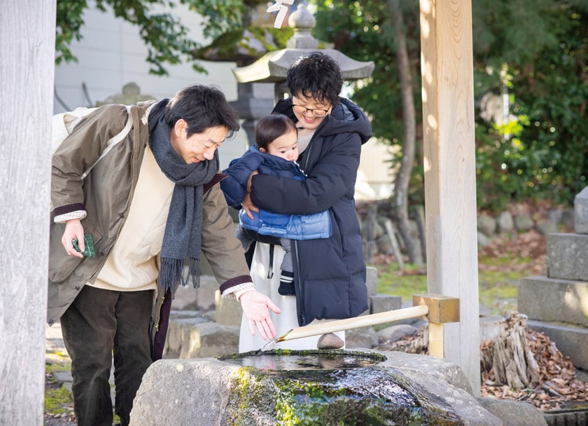町内のいたるところで湧水を汲むことができる。湧水で遊佐産のお米を炊くと、おいしさに感動する人が続出だとか。／山形県遊佐町