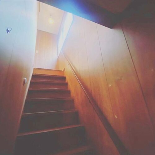 垢抜けDIY_階段の板壁before