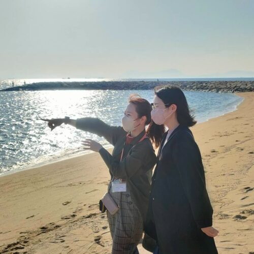穏やかな瀬戸内海に面する焼野海岸からは遠く九州まで望める。／山口県山陽小野田市