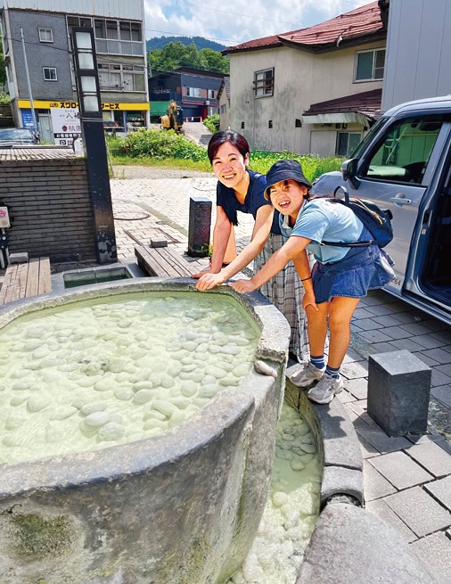 蔵王温泉高湯通り。豊富な湯量と強酸性の硫黄泉で知られる蔵王温泉へは中心市街地から車で30分ほど。／山形県山形市