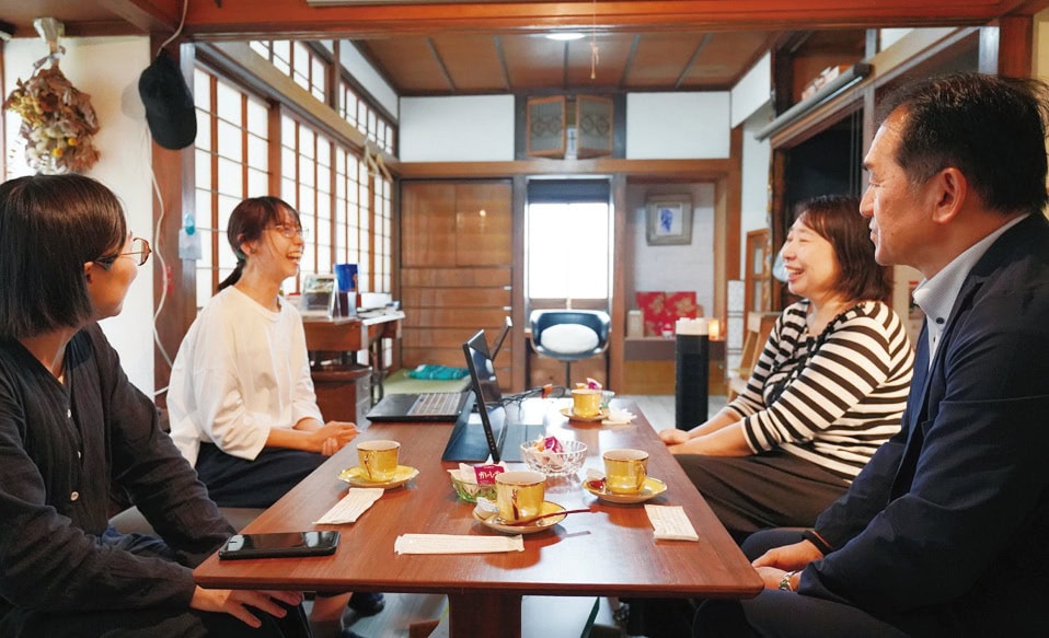 希望者には先輩移住者との交流もコーディネート可能。実体験を聞くことで、移住前後の不安も解消できる。／山形県山形市