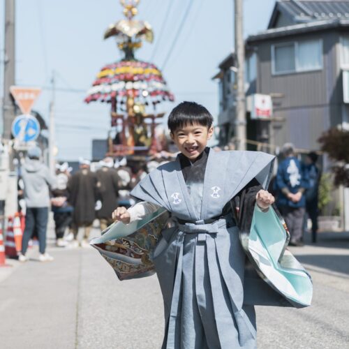 400年以上の歴史があ る御車山祭に参加した、利南さんの息子さん／富山県高岡市