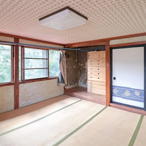 山形県大江町の物件の和室。この物件には4部屋の和と1部屋の洋室があります