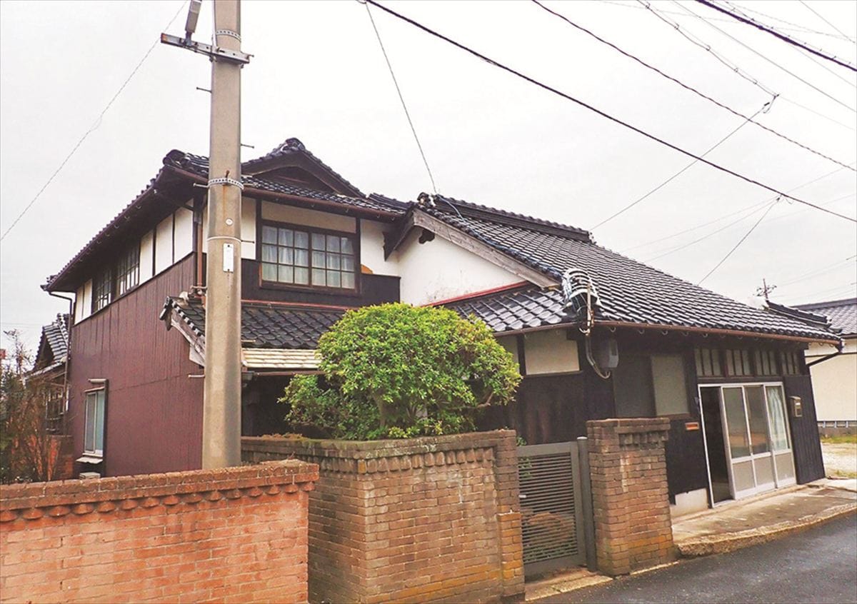 山口県山陽小野田市の物件の外観。古い家屋ならではの趣ある佇まいが魅力。