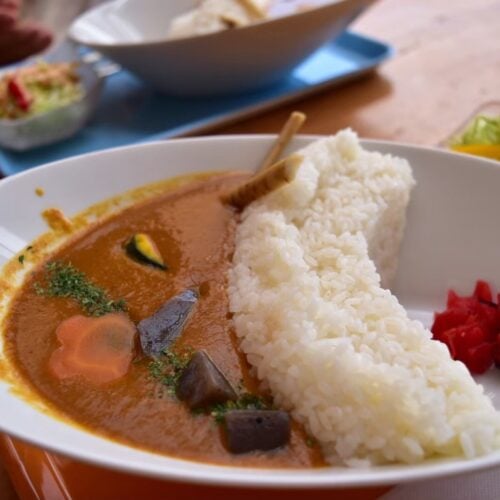道の駅みなかみ水紀行館「アーチ式ダムカレー」(群馬県水上市)