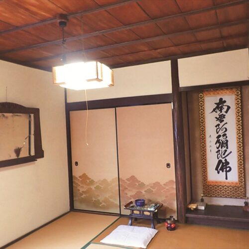 山口県山陽小野田市の物件の和室。建具や天井にも昔ながらの風情がある。