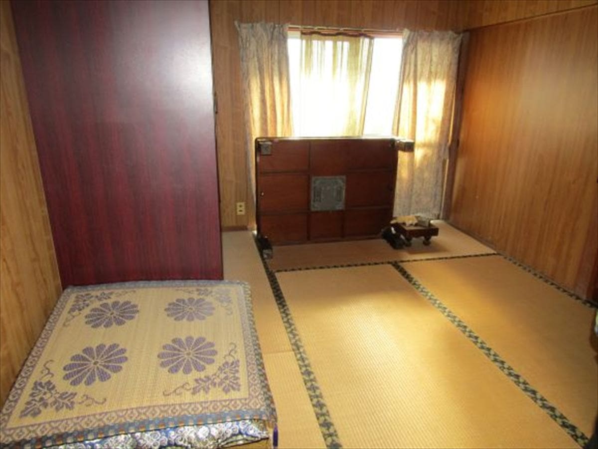 大分県杵築市の物件の和室。 書斎や寝室などとしても使えそう。