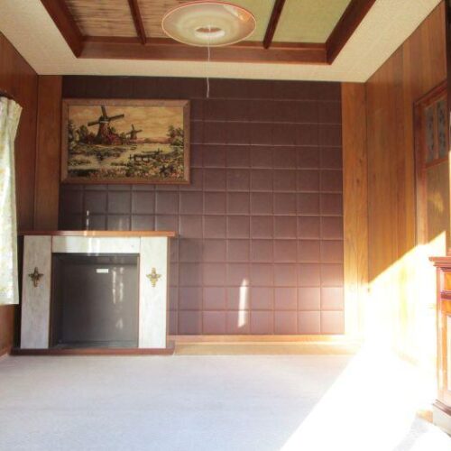 岡山県備前市の物件の室内。書斎などとしても使用できる。