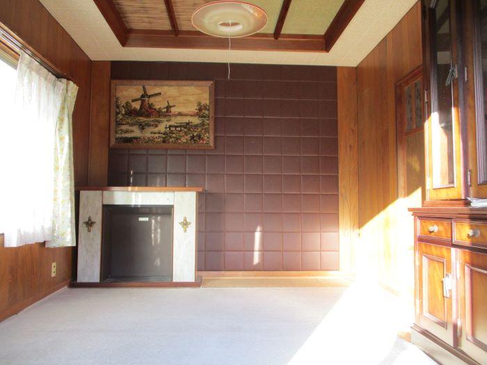 岡山県備前市の物件の室内。書斎などとしても使用できる。