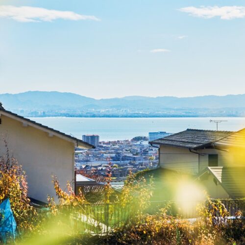 高台に立つ家の2階からは、琵琶湖の眺望が／無印良品の家・MUJI HOUSE