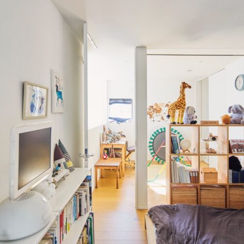 2階の様子。手前が主寝室、奥が子ども部屋／無印良品の家・MUJI HOUSE