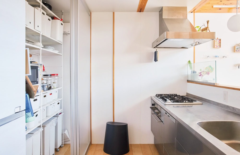 キッチンでは、無印良品のポリプロピレン収納ケースを利用／無印良品の家・MUJI HOUSE