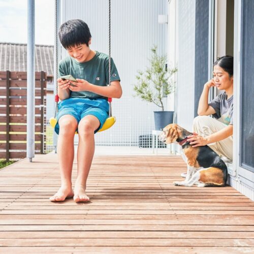 リビングとつながるウッドデッキ／無印良品の家・MUJI HOUSE