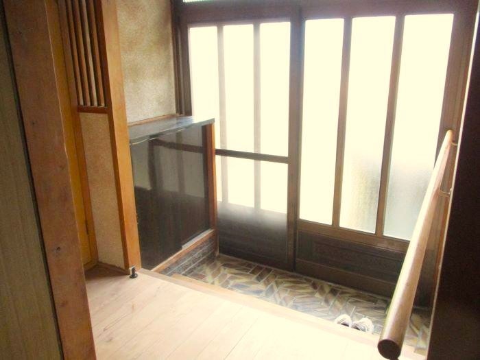 岡山県備前市の物件の玄関。日当たりもよさそう。
