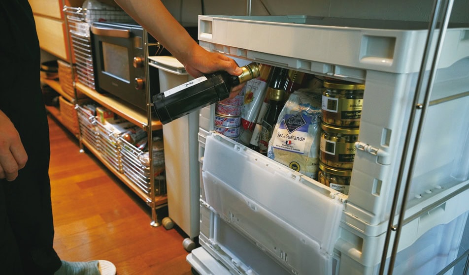 無印良品の折りたたみコンテナは、生活日用品や食品のストッカーとして使用／「KUMALOG生活の山小屋（KUMAさん）