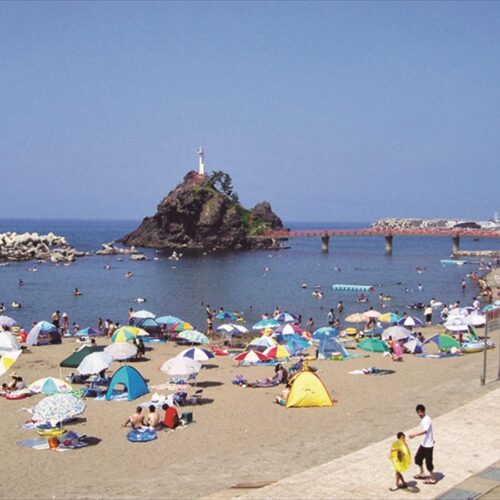 新潟県糸魚川市の能生海水浴場