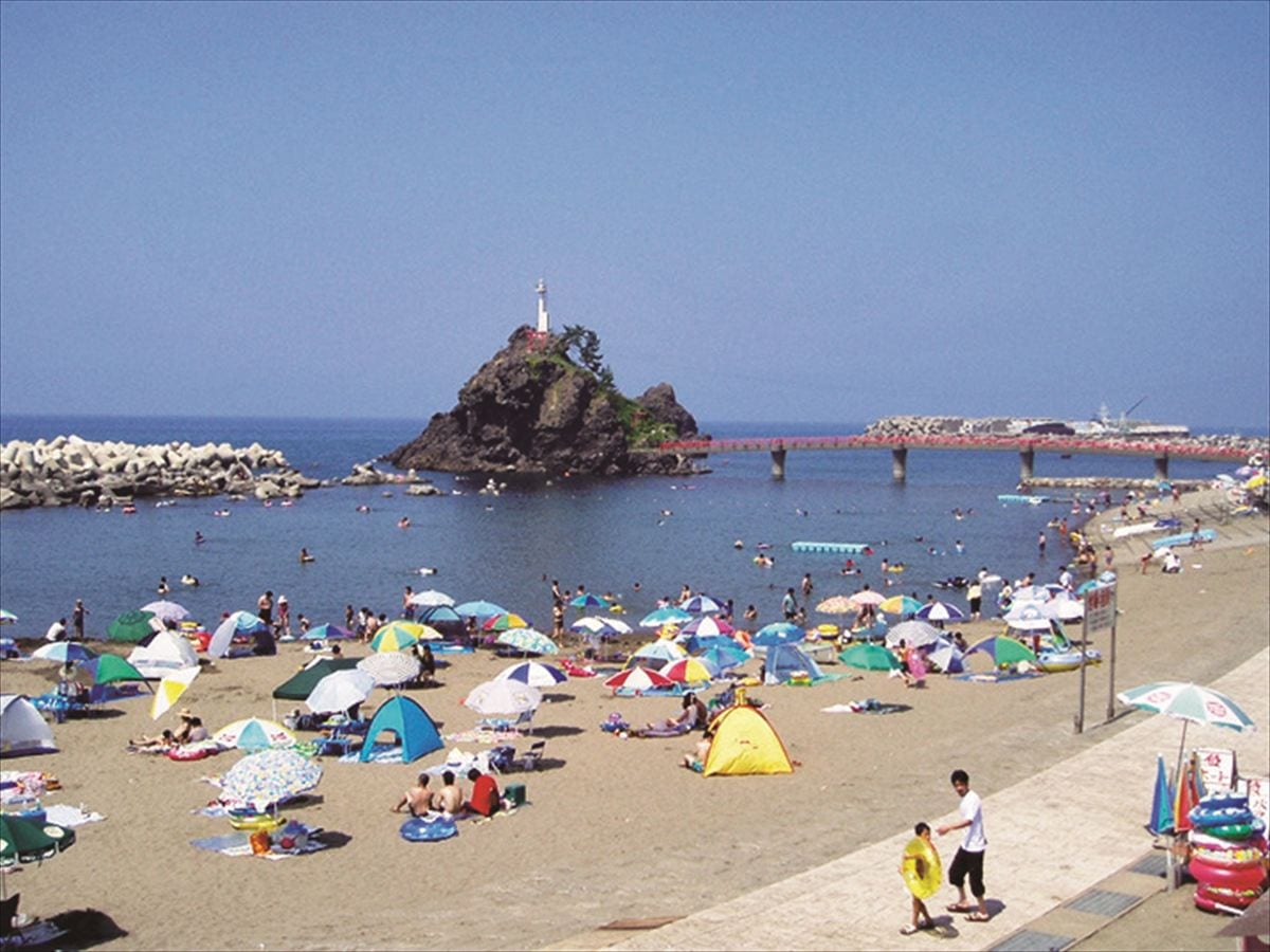 新潟県糸魚川市の能生海水浴場