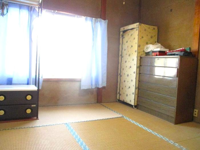 岡山県備前市の物件の2階の和室。寝室としても使えそう。