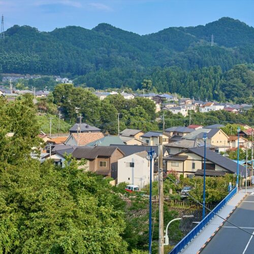 東京都あきる野市の秋川街道から見た風景