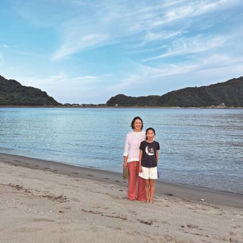 島でのダイナミックな自然に魅了され鹿児島県薩摩川内市下甑島へ移住した親子