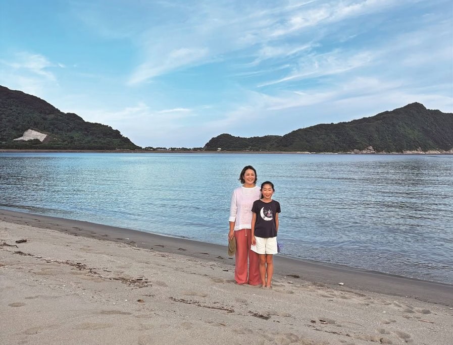 島でのダイナミックな自然に魅了され鹿児島県薩摩川内市下甑島へ移住した親子