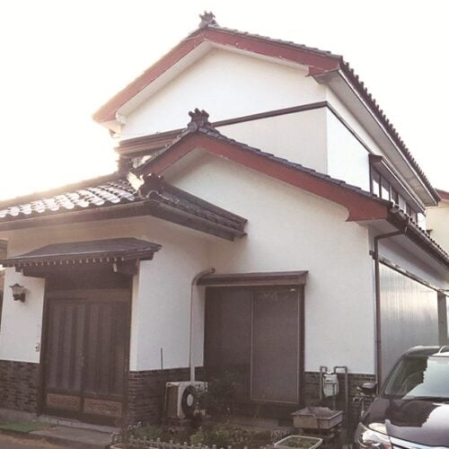 部屋数の多い日本家屋が150万円。海岸の散歩や釣りが日常的に楽しめる【秋田県にかほ市】鳥海山と日本海に抱かれた風景が美しいまち