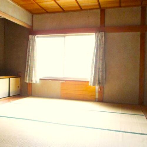 岡山県備前市の物件の2階和室。寝室などとしても使用できる。