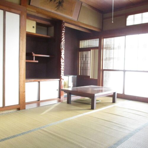 岡山県備前市の物件の和室。日当たりが良い。
