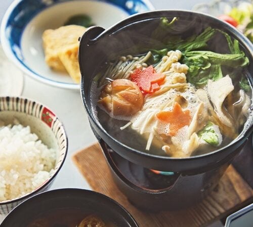 朝食は地元食材を使った和食または、天然葛酵母でつくった食パンの洋食から選べる（別料金）／MUJI room SAKAMOTOYA