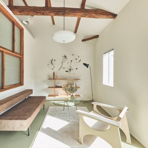 TESHIMAⅡは古民家らしさを残しつつ、IDÉEの家具や装飾品で洗練された雰囲気にリノベーションされている／MUJI BASE TESHIMA