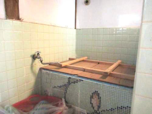 三重県伊賀市の古民家物件の浴室。