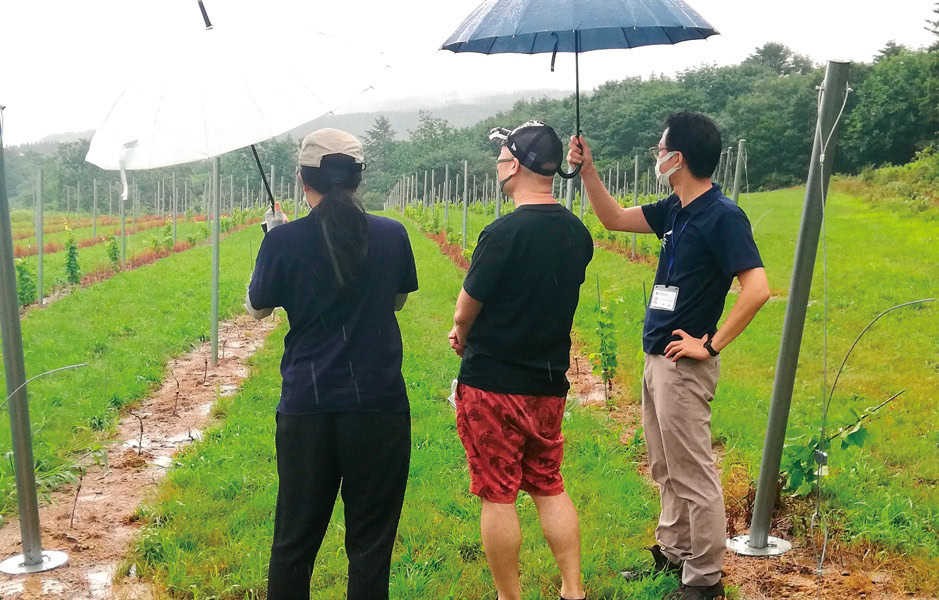 過去の移住就農体験ツアーで「TOYOSHI
MA FARM」の現地視察をアテンド／秋田県由利本荘市