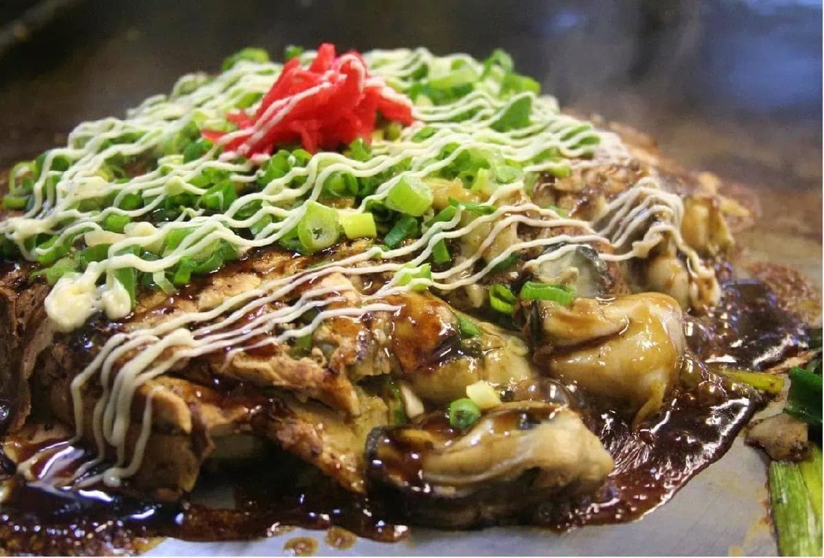 岡山県備前市のグルメ「日生カキオコ」。